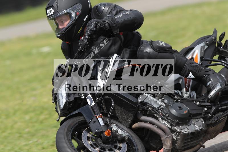 Archiv-2025/10 23.04.2025 Cornu Master School ADR/rot-rouge/40